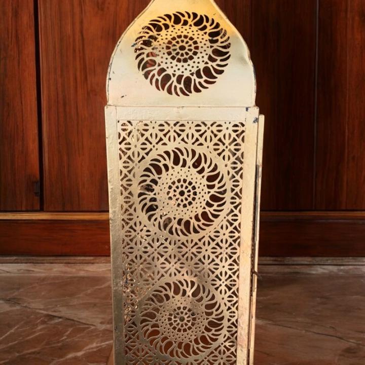 Metal Lamp Holder – Stylish & Modern Accent for Home Decor